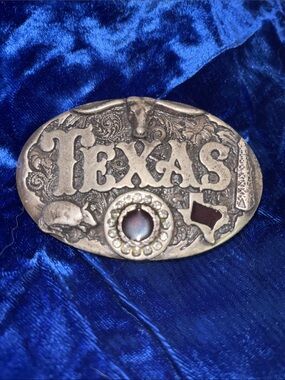 Texas Engraved Western Belt Buckle - Bronze Tone with Garnet Rhinestone Accent